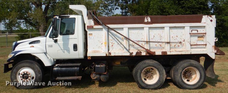 image for item DL0581 2003 International 7400  dump truck