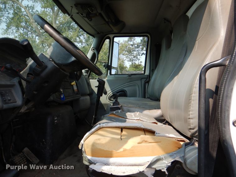 image for item DL0581 2003 International 7400  dump truck