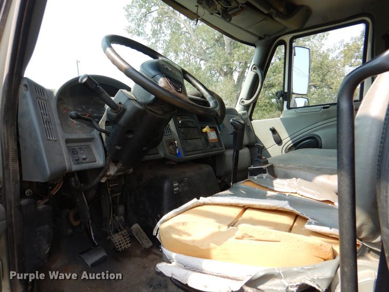 image for item DL0581 2003 International 7400  dump truck