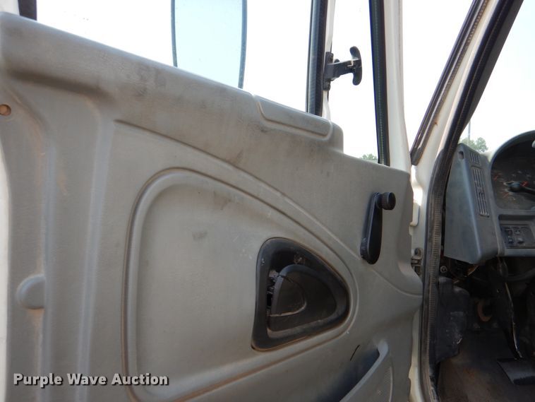 image for item DL0581 2003 International 7400  dump truck