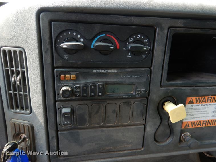 image for item DL0581 2003 International 7400  dump truck