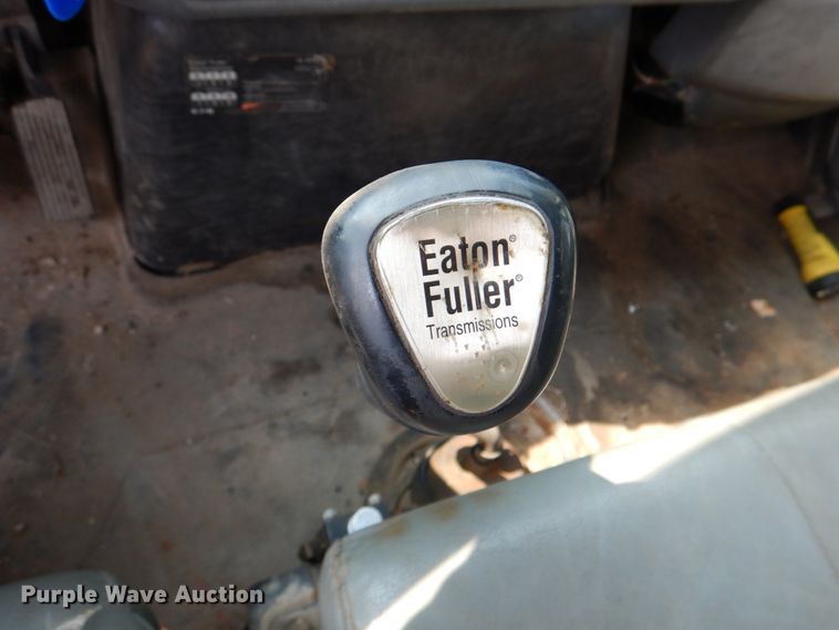 image for item DL0581 2003 International 7400  dump truck