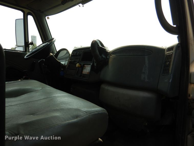 image for item DL0581 2003 International 7400  dump truck