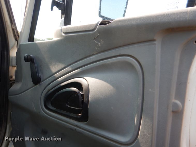 image for item DL0581 2003 International 7400  dump truck