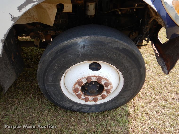 image for item DL0581 2003 International 7400  dump truck