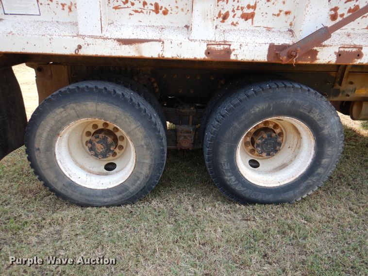 image for item DL0581 2003 International 7400  dump truck