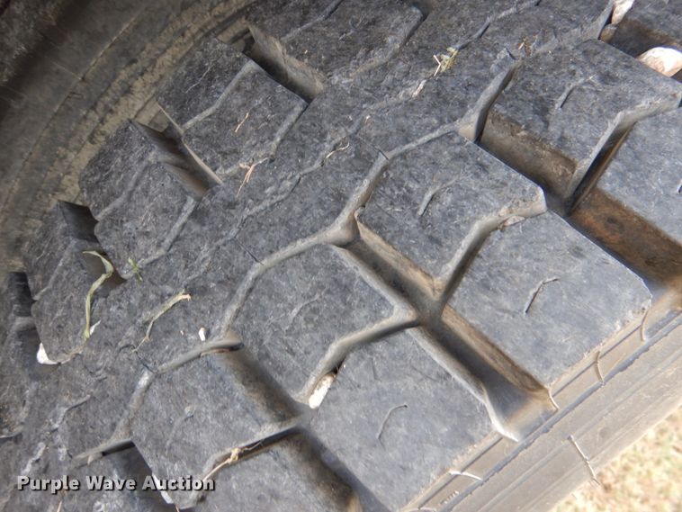 image for item DL0581 2003 International 7400  dump truck