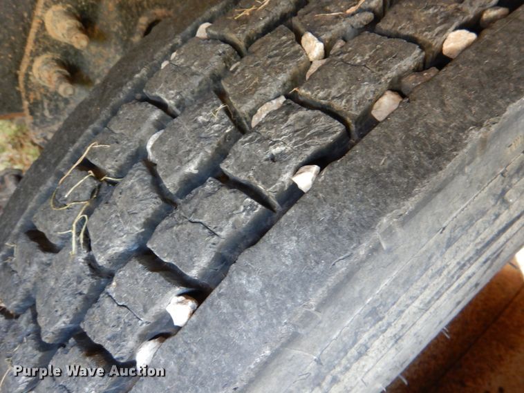 image for item DL0581 2003 International 7400  dump truck