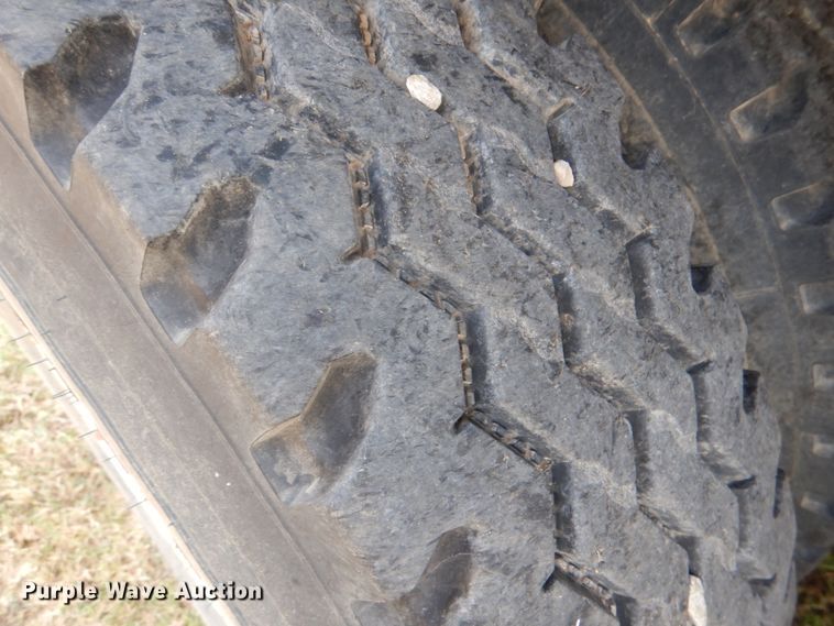 image for item DL0581 2003 International 7400  dump truck