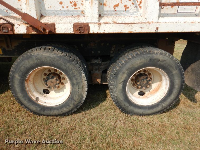 image for item DL0581 2003 International 7400  dump truck