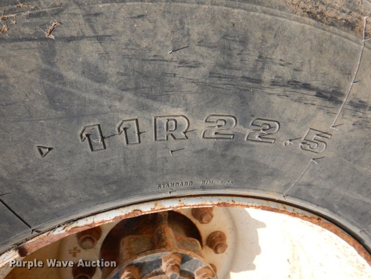 image for item DL0581 2003 International 7400  dump truck