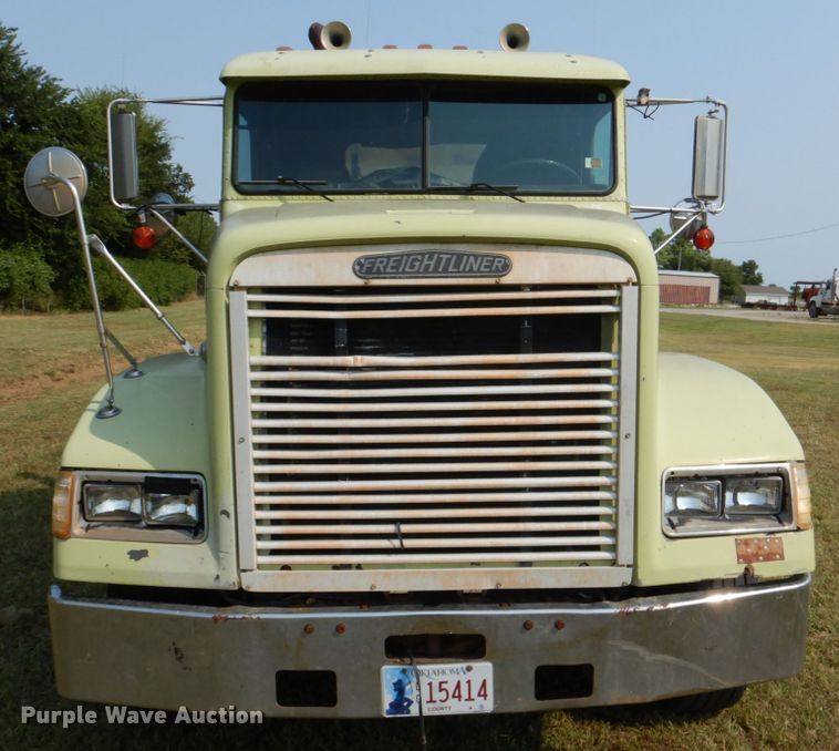 image for item DL0582 1990 Freightliner FLD120  dump truck