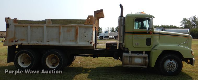 image for item DL0582 1990 Freightliner FLD120  dump truck