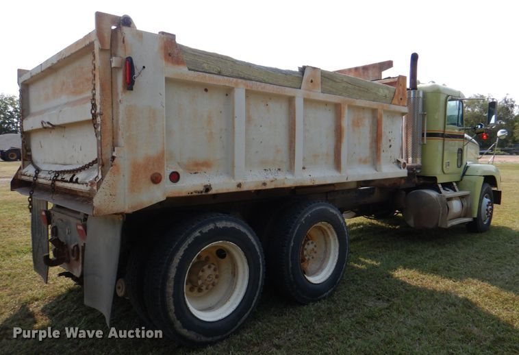 image for item DL0582 1990 Freightliner FLD120  dump truck