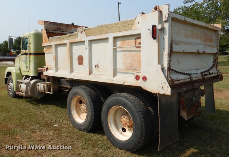 image for item DL0582 1990 Freightliner FLD120  dump truck