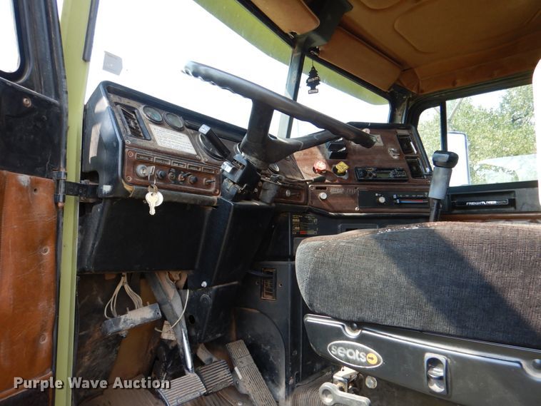 image for item DL0582 1990 Freightliner FLD120  dump truck