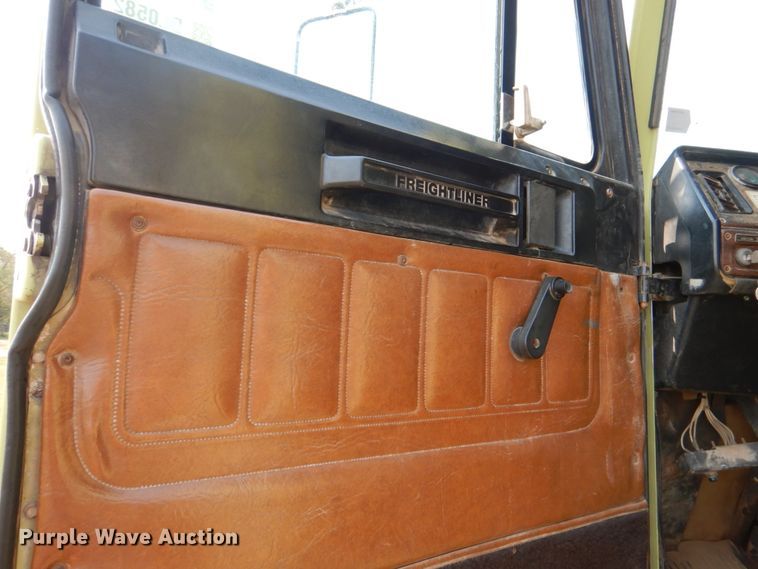 image for item DL0582 1990 Freightliner FLD120  dump truck