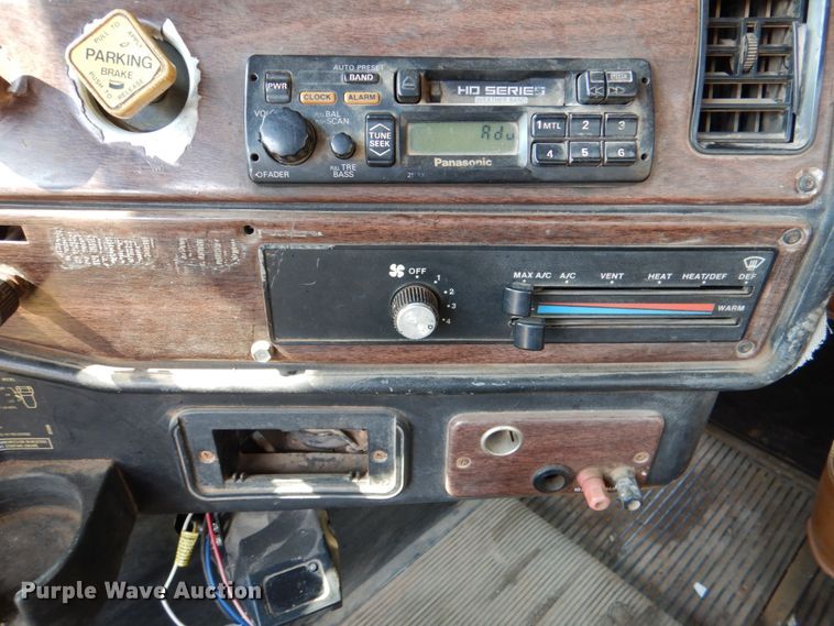 image for item DL0582 1990 Freightliner FLD120  dump truck