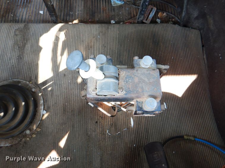 image for item DL0582 1990 Freightliner FLD120  dump truck