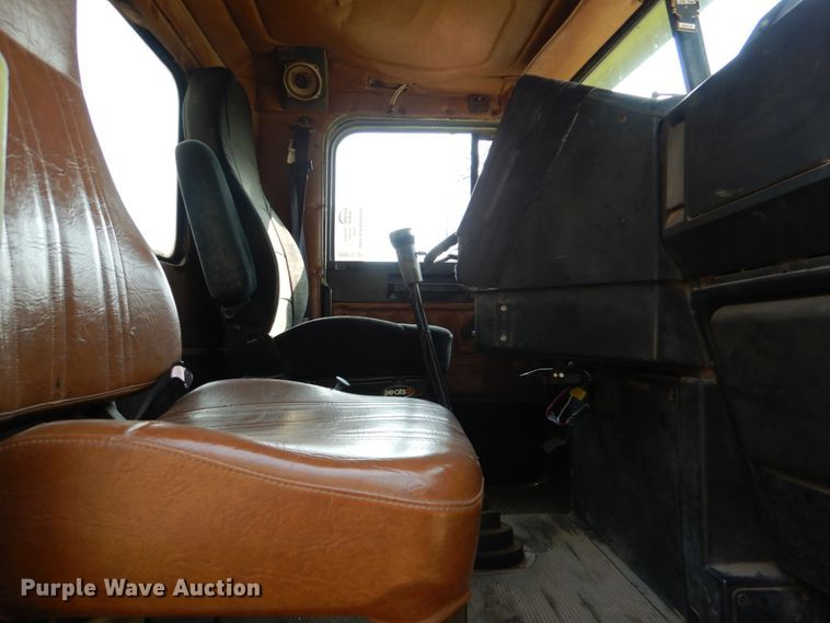 image for item DL0582 1990 Freightliner FLD120  dump truck