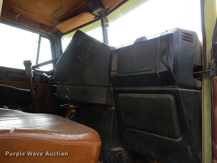 image for item DL0582 1990 Freightliner FLD120  dump truck