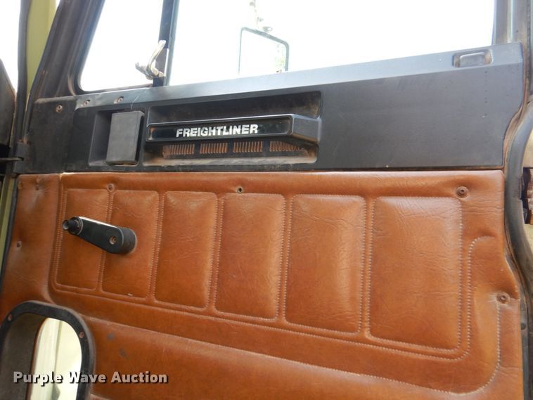 image for item DL0582 1990 Freightliner FLD120  dump truck