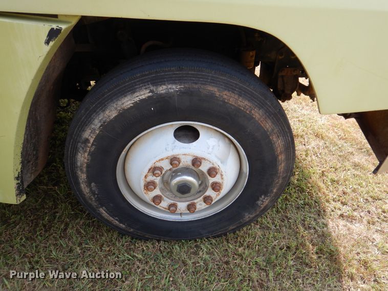 image for item DL0582 1990 Freightliner FLD120  dump truck