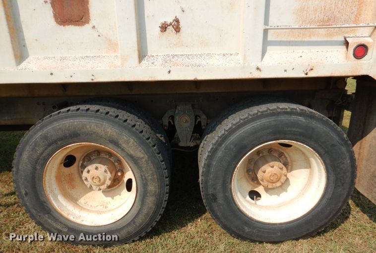 image for item DL0582 1990 Freightliner FLD120  dump truck