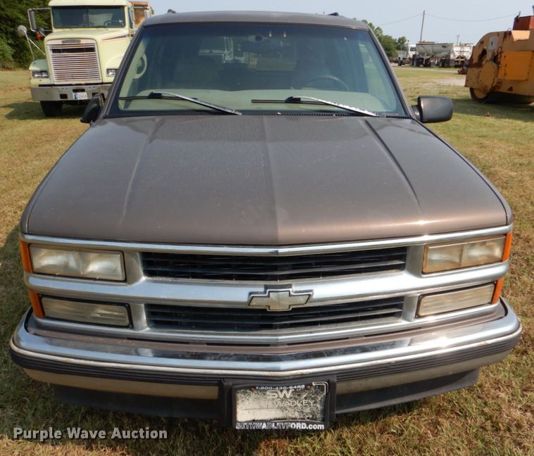 image for item DL0583 1997 Chevrolet Suburban  SUV