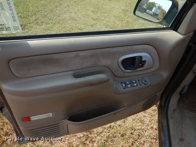 image for item DL0583 1997 Chevrolet Suburban  SUV