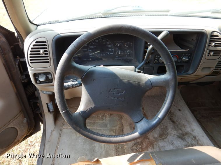 image for item DL0583 1997 Chevrolet Suburban  SUV