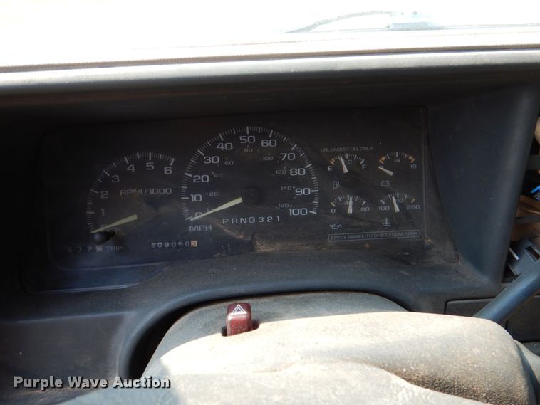 image for item DL0583 1997 Chevrolet Suburban  SUV