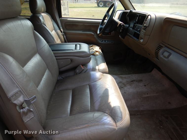 image for item DL0583 1997 Chevrolet Suburban  SUV