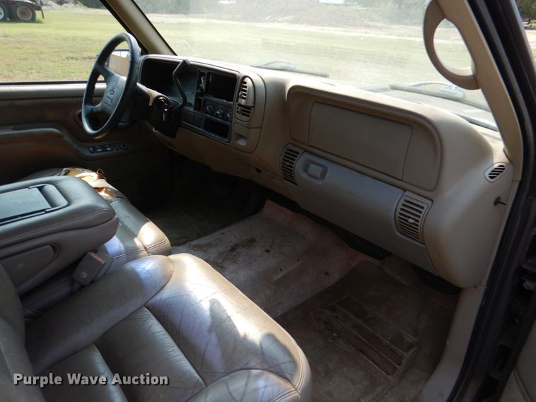 image for item DL0583 1997 Chevrolet Suburban  SUV