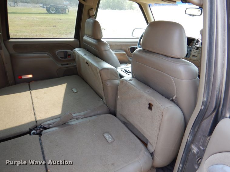 image for item DL0583 1997 Chevrolet Suburban  SUV