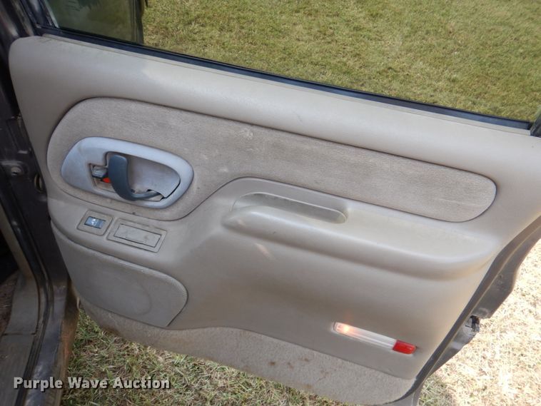 image for item DL0583 1997 Chevrolet Suburban  SUV