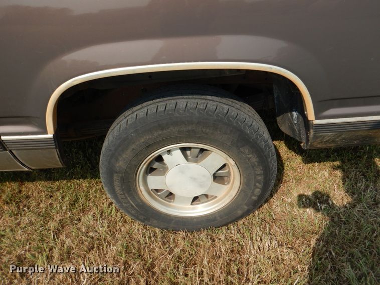 image for item DL0583 1997 Chevrolet Suburban  SUV