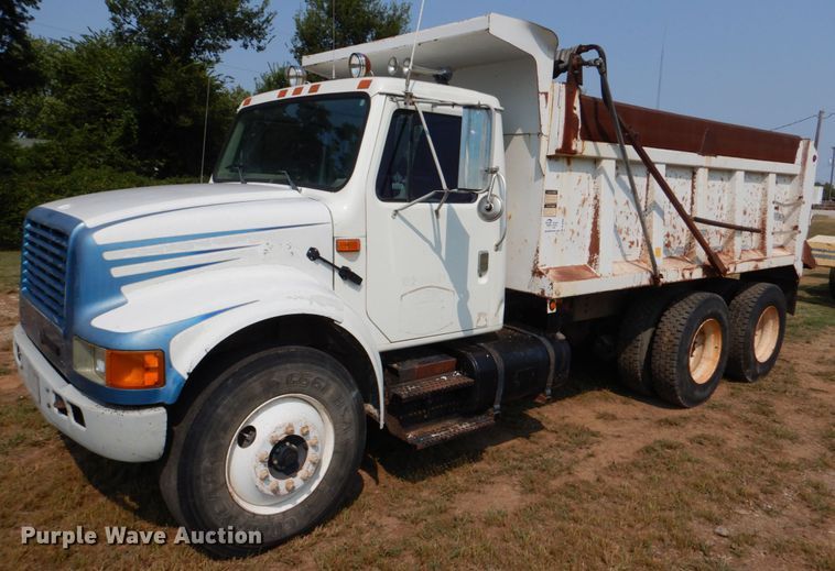 image for item DL0589 2002 International 4900  dump truck