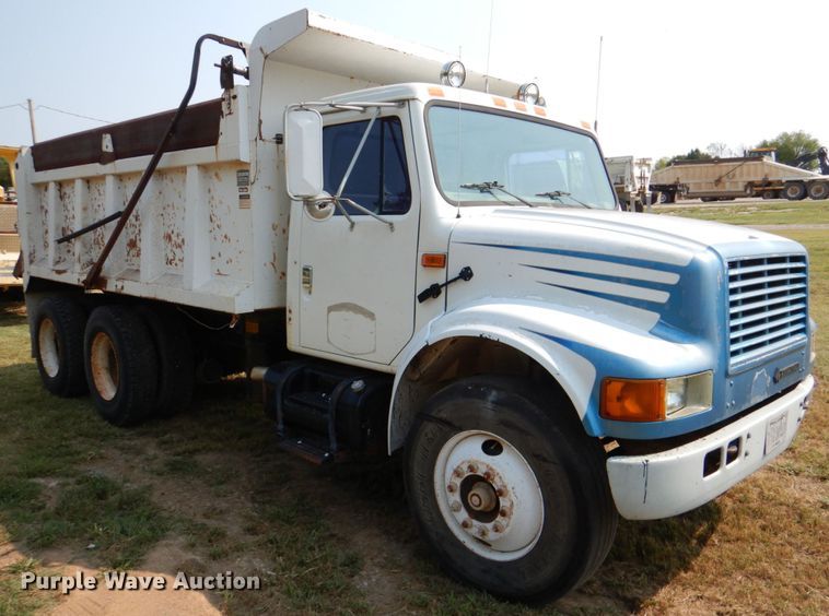image for item DL0589 2002 International 4900  dump truck