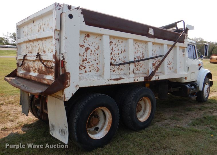 image for item DL0589 2002 International 4900  dump truck