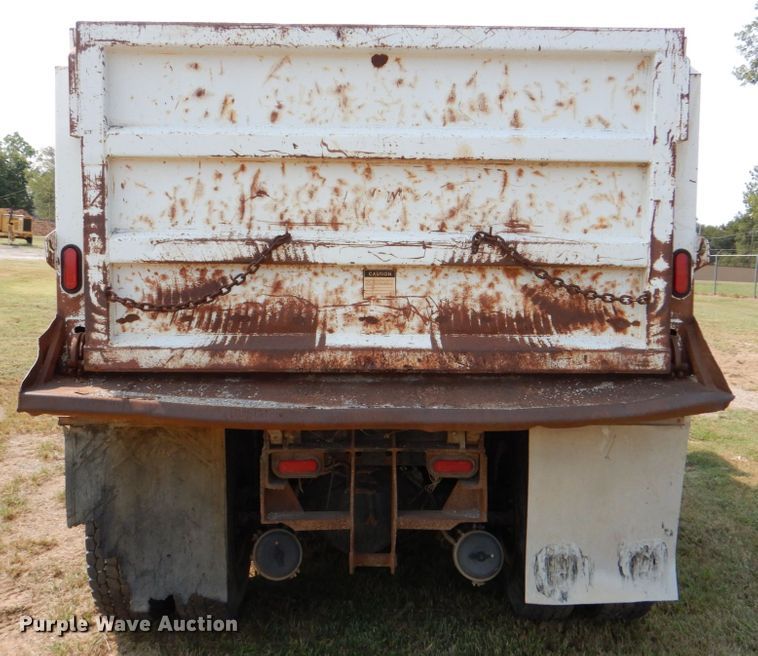 image for item DL0589 2002 International 4900  dump truck