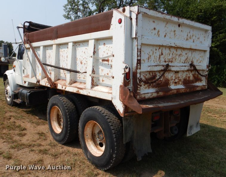 image for item DL0589 2002 International 4900  dump truck