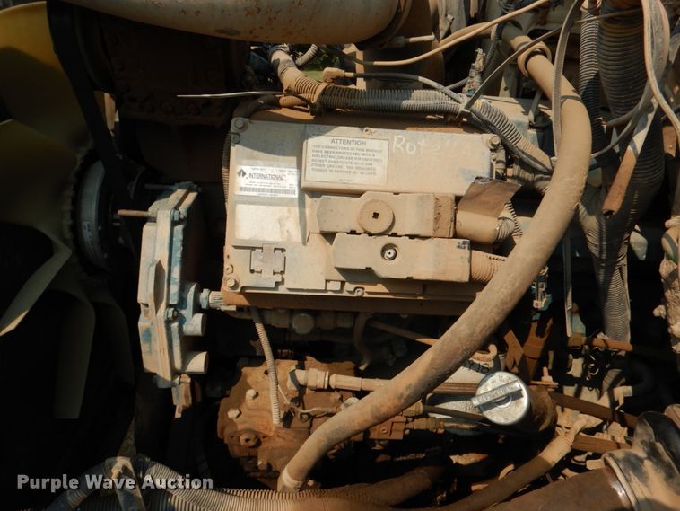 image for item DL0589 2002 International 4900  dump truck