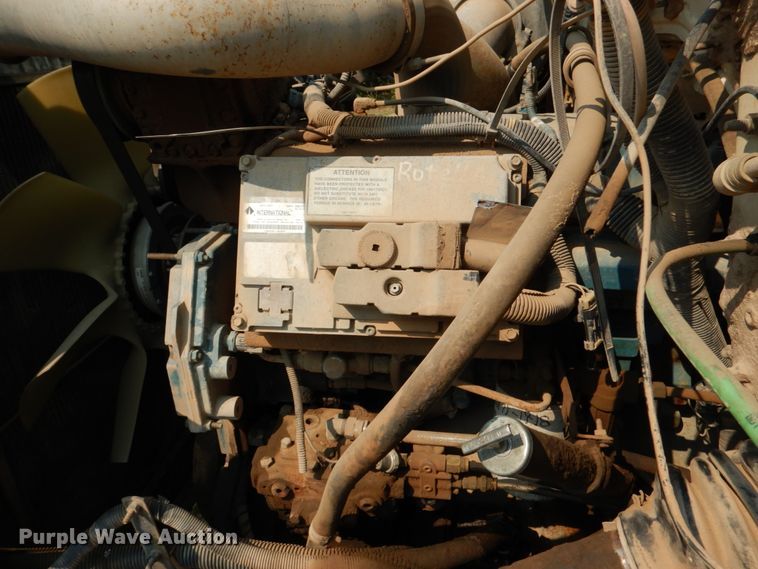 image for item DL0589 2002 International 4900  dump truck