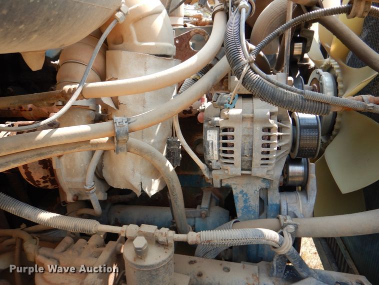 image for item DL0589 2002 International 4900  dump truck