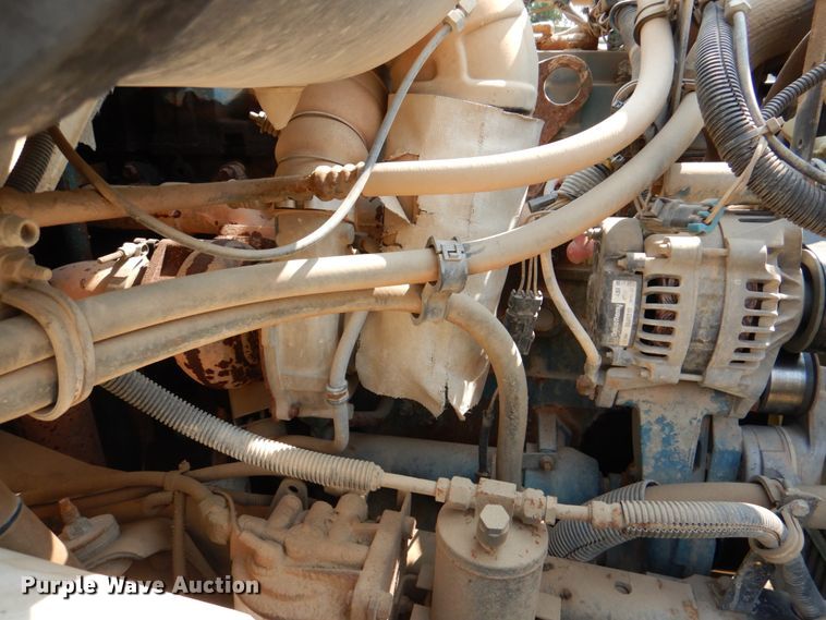 image for item DL0589 2002 International 4900  dump truck