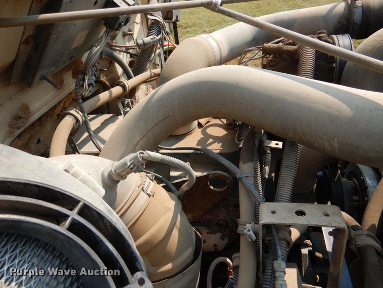 image for item DL0589 2002 International 4900  dump truck