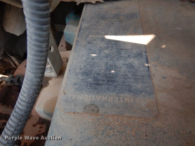 image for item DL0589 2002 International 4900  dump truck