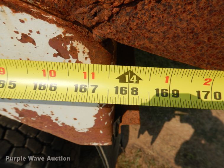 image for item DL0589 2002 International 4900  dump truck