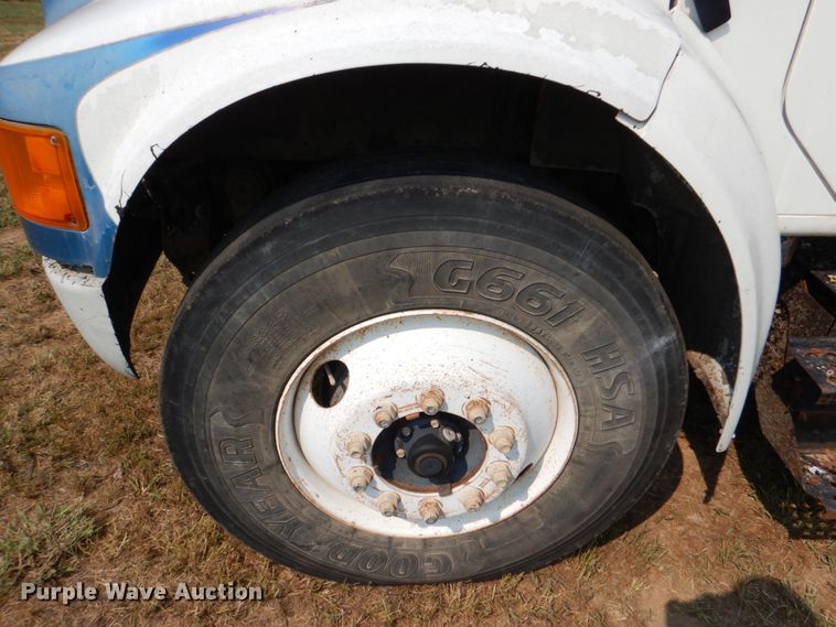 image for item DL0589 2002 International 4900  dump truck